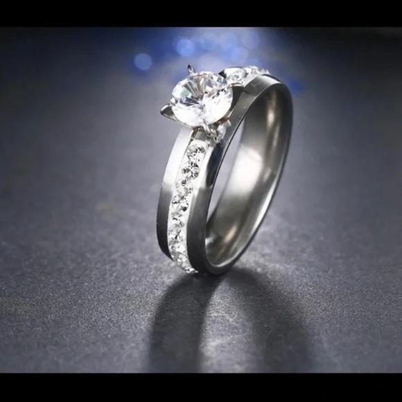 gold or Silver Zircon Ring - Picture 7 of 7